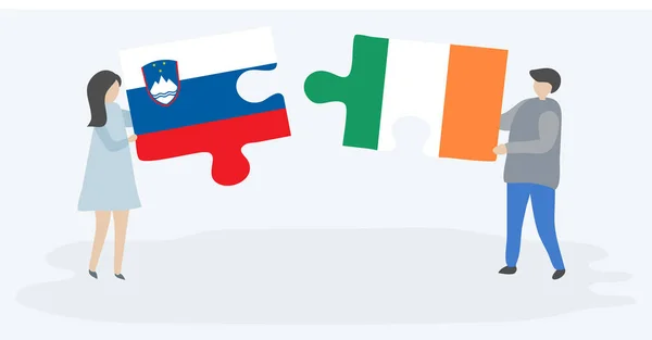Pareja Sosteniendo Dos Piezas Rompecabezas Con Banderas Eslovena Irlandesa Eslovenia — Archivo Imágenes Vectoriales