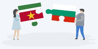 Surinam ve Bulgar bayrakları ile iki bulmaca parçaları tutan çift. Surinam ve Bulgaristan ulusal sembolleri birlikte.