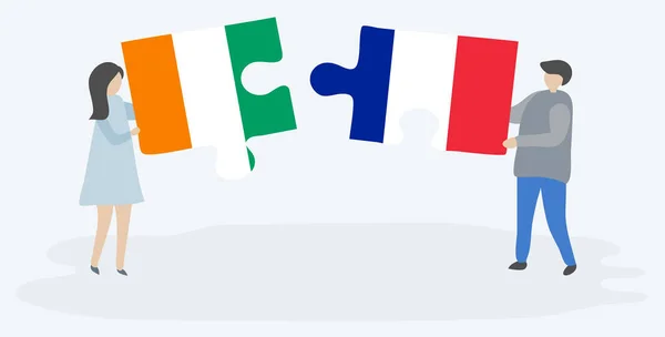 Casal Segurando Duas Peças Quebra Cabeças Com Bandeiras Marfinenses Francesas —  Vetores de Stock