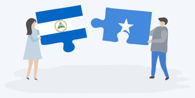 Nikaragua ve Somali bayrakları ile iki bulmaca parçaları tutan çift. Nikaragua ve Somali ulusal sembolleri birlikte.