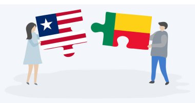 Liberya ve Beninese bayrakları ile iki bulmaca parçaları tutan çift. Liberya ve Benin ulusal sembolleri birlikte.
