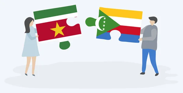 Pareja Sosteniendo Dos Piezas Rompecabezas Con Banderas Surinamesas Comoranas Surinam — Vector de stock