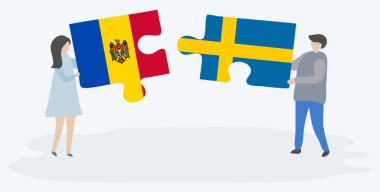Moldova ve İsveç bayrakları ile iki bulmaca parçaları tutan çift. Moldova ve İsveç ulusal sembolleri birlikte.