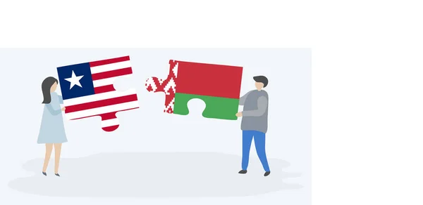 Para Trzymania Dwóch Puzzli Liberii Białoruskich Flag Liberia Białoruś Symbole — Wektor stockowy