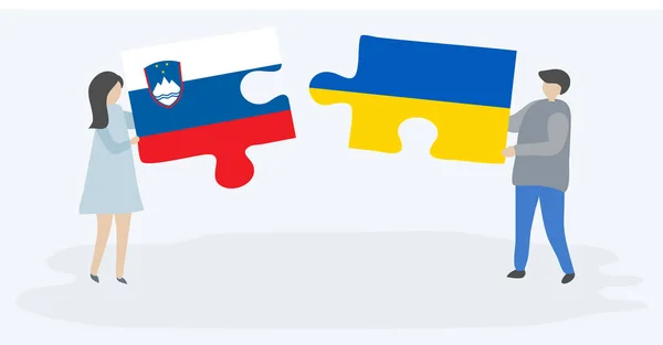 Couple Tenant Deux Pièces Puzzles Avec Des Drapeaux Slovène Ukrainien — Image vectorielle