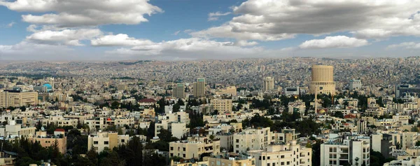 Вид на современные здания в Аммане, столице Иордании — стоковое фото
