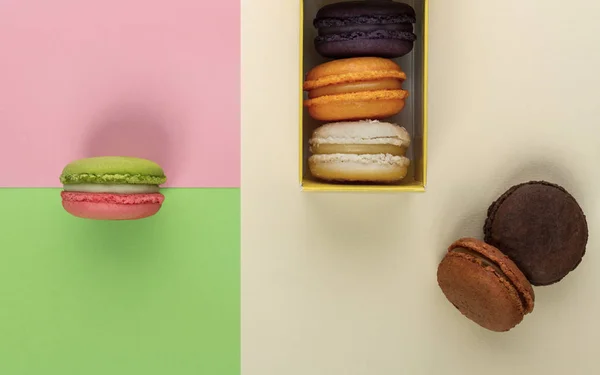 Caixa Macarons Francês Fundo Papel Colorido Geométrico — Fotografia de Stock