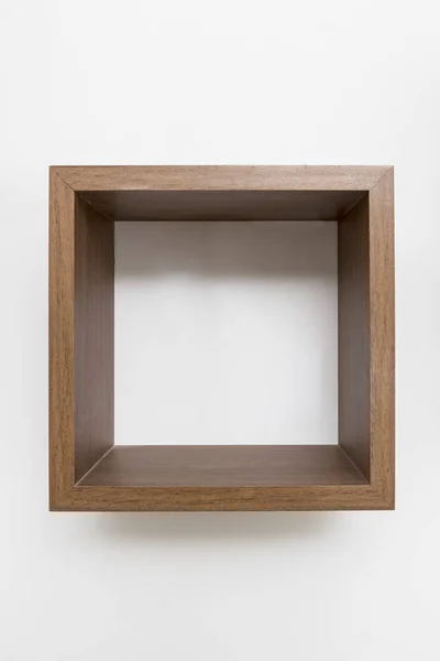 Pojedynczy kształt kwadratu pusty półka na białym — Zdjęcie stockowe