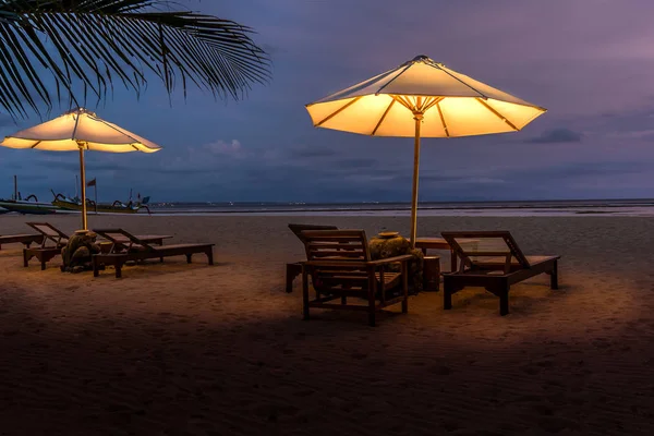 Parasols Chaises Longues Sur Une Plage Tropicale Nuit Juste Après — Photo