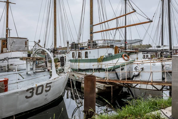 Staré Rybářské Lodě Refshaleoen Kodani Harbor Používá Jako Obytné Dánsko — Stock fotografie