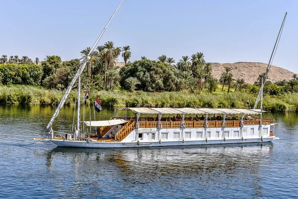 Velero Lujo Para Turistas Río Nilo Egipto Octubre 2018 — Foto de Stock