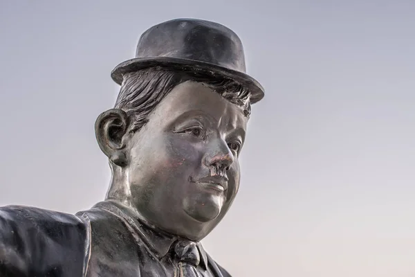 Estatua Bronce Del Famoso Actor Oliver Hardy Contra Cielo Azul — Foto de Stock