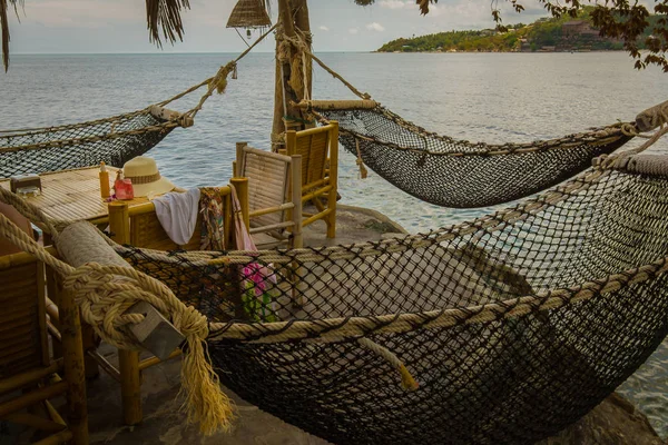 Hamacs Suspendus Dessus Une Falaise Bord Mer Dans Restaurant Thaïlandais — Photo