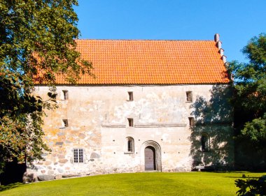 İsveç'te Ortaçağ kilise iki katlı