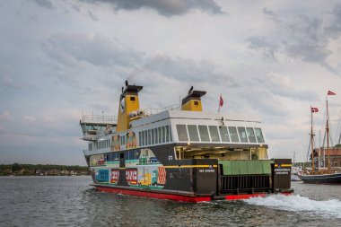 Aeroe'ye renkli feribot Svendbor limanından yola çıktı