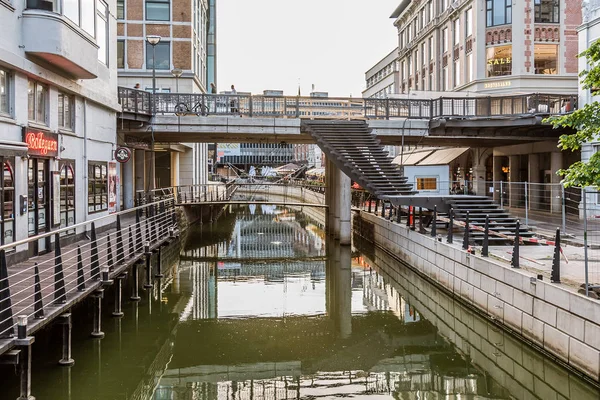 Aarhus city entlang des Kanals mit Brücken und Geschäften — Stockfoto