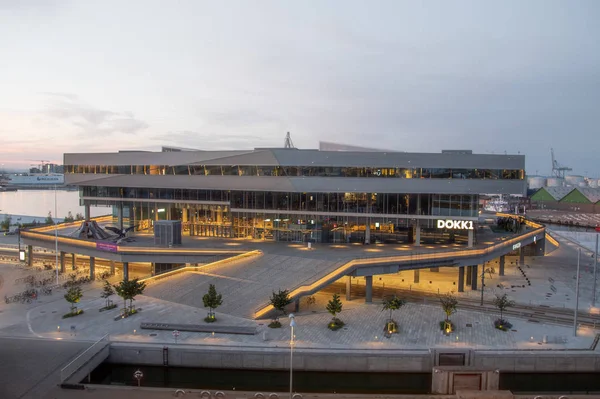 Linha do horizonte de Aarhus sobre a biblioteca Dokk1 no porto — Fotografia de Stock