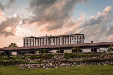 Christiansminde gün batımında bir konferans oteli 2 km, Sve