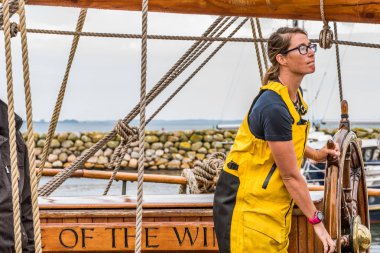 direksiyonbaşındaki ilk kaptan