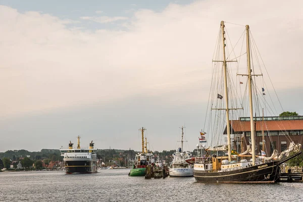 Aero feribot Svendborg limanına gelen — Stok fotoğraf