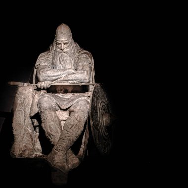 Holger Danske 'nin 1907 tarihli beton heykeli Elsinore' daki Kronborg Kalesi 'nin altında Danimarkalı heykeltıraş Hans Pederen-Dan tarafından yapıldı.