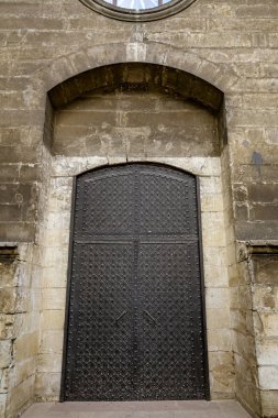 Kaleye büyük demir giriş kapıları