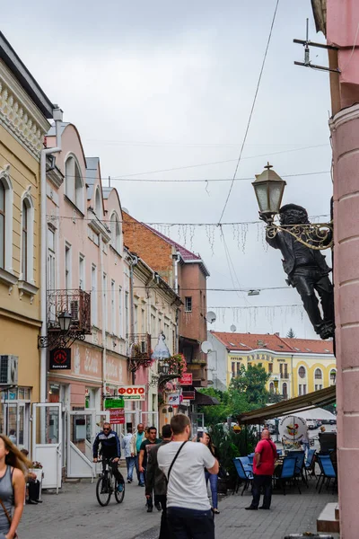 Ужгород Україна Вересня 2016 Sculpture Прожарювання Лампа Lamplighter Ужгороді — стокове фото