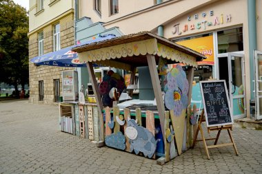 Uzhgorod, Ukrayna - 18 Eylül 2016: dondurma satıcı'nın ahşap sayaç