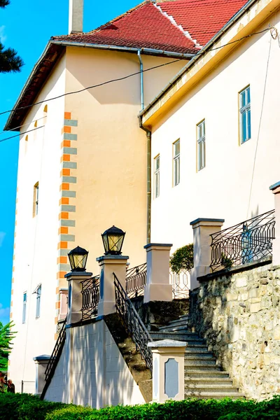 Geri yüklenen Uzhgorod kalenin parçası