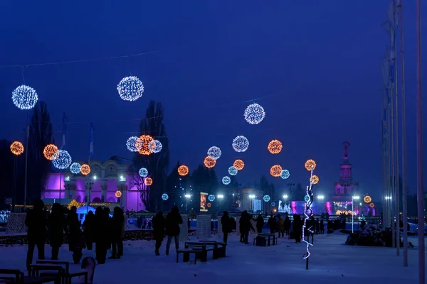 Parque Invierno Por Noche Luz Las Luces Brillantes Decoraciones —  Fotos de Stock