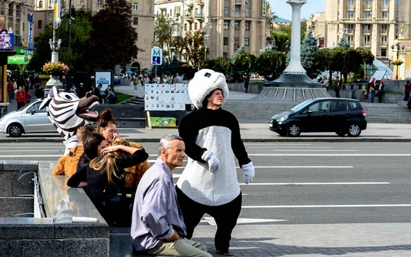 Kiev Ucrânia Setembro 2017 Animadores Trajes Animais Praça Kiev — Fotografia de Stock