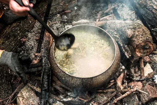 Preparando Sopa Fogueira — Fotografia de Stock