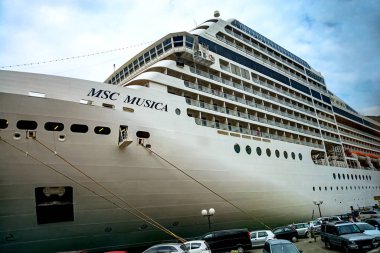 Kotor, Karadağ, 1 Haziran 2017: büyük bir cruise liner Kotor, Karadağ.
