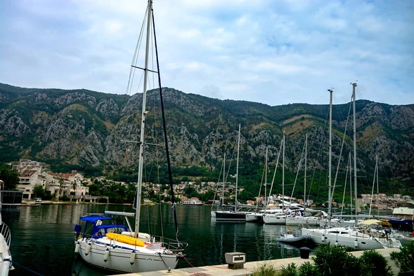 Yachten Mit Masten Hafen Von Kotor Montenegro — Stockfoto