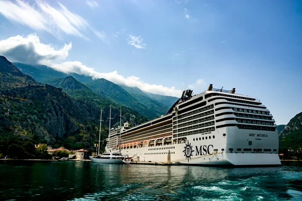 Kotor Montenegro June 2017 Cruise Liner Seaport Background Mountains — Stock Photo, Image