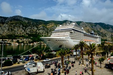 Kotor, Karadağ, 2 Haziran 2017. Büyük ve güzel Msc Musica bağlantı noktası, Kotor, Karadağ demirleyen gemi cruise