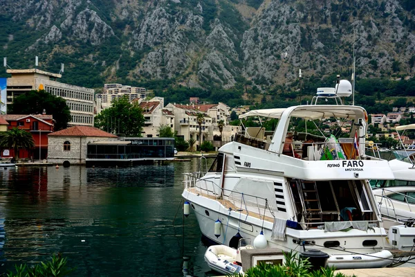 Κότορ Μαυροβούνιο Ιουνίου 2017 Motorboats Και Σκαφών Αναψυχής Είναι Κοίλωμα — Φωτογραφία Αρχείου