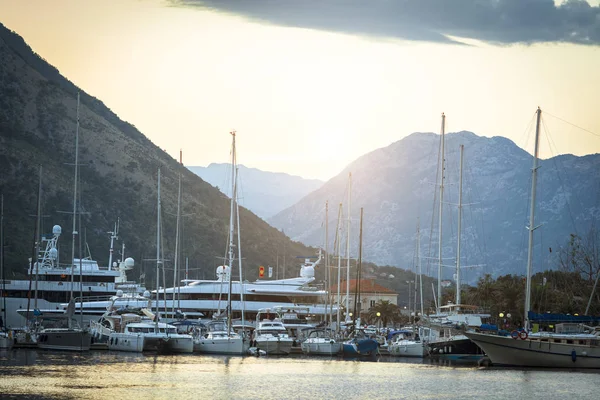 Yachts Blancs Sur Fond Coucher Soleil — Photo