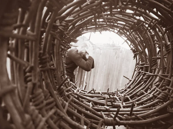 Man Barbed Wire Despair Focus Wire Toning — Stock Photo, Image