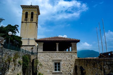 Karadağ Herceg Novi içinde eski kule