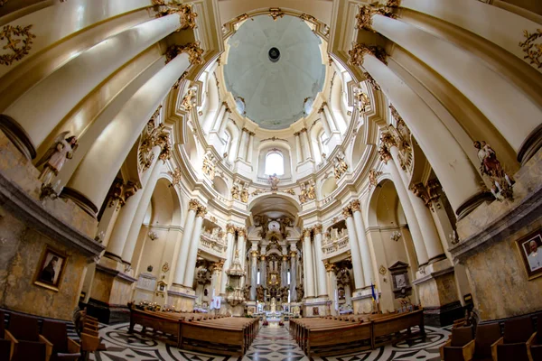 リヴィウ ウクライナ 2016 ドミニカ共和国の大聖堂 カトリック教会の内部 — ストック写真