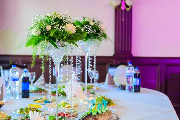 Arreglo Floral Para Decorar Una Mesa Banquete —  Fotos de Stock