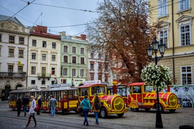 Lviv, Ukrayna - 30 Eylül 2016: Küçük şehir gezi elektrikli lokomotifler gezici