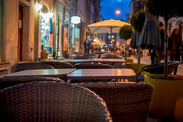 Καλοκαίρι Τραπέζια Του Café Δρόμο Βράδυ — Φωτογραφία Αρχείου