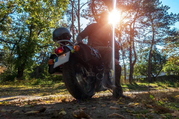 Man Sits Retro Motorcycle Backdrop Forest — Stock Photo, Image