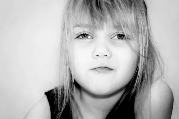 Retrato de uma menina. — Fotografia de Stock