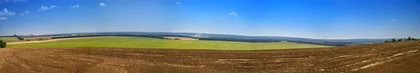 Panorama d'un champ labouré — Photo