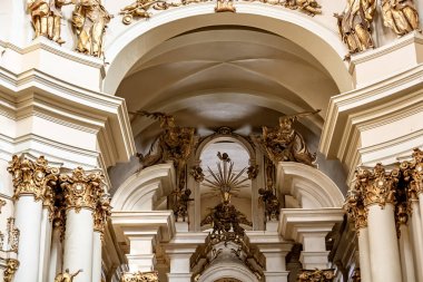Lviv, Ukrayna - 30 Eylül 2016: Dominik Katedrali. Katolik Kilisesi'nin iç