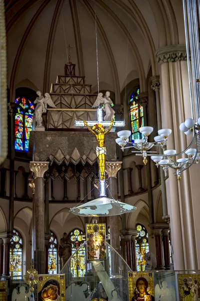 Lviv, Ucrânia - 30 de setembro de 2016: Igreja de Santa Olga e Isabel em Lviv. Cad interior — Fotografia de Stock