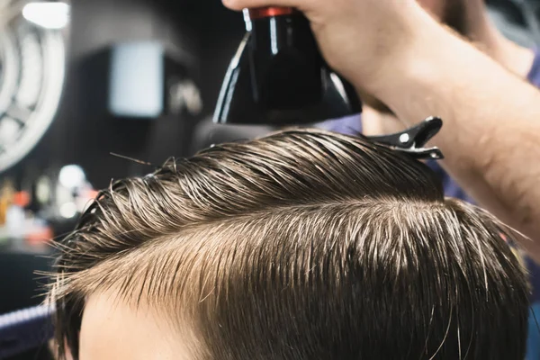 Parting on the male head in the hairdresser